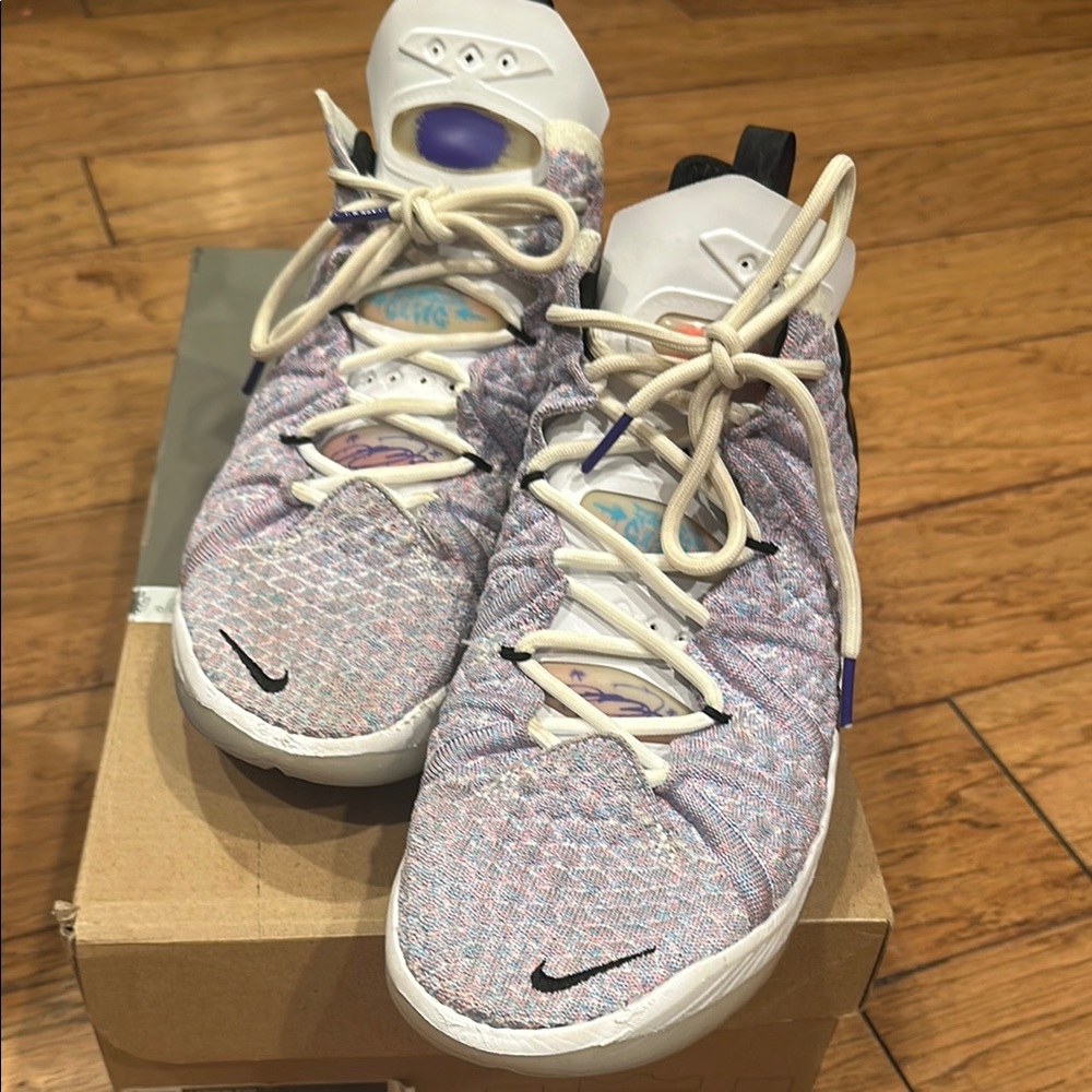Nike LeBron XVIII